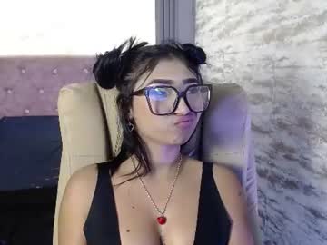 mia hoot01